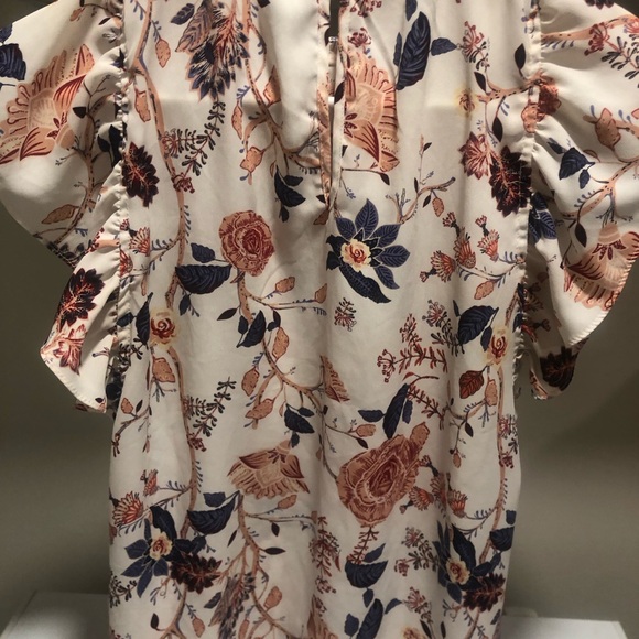 Ladies blouse by Joie, feminine flutter sleeves, size S - Picture 2 of 5